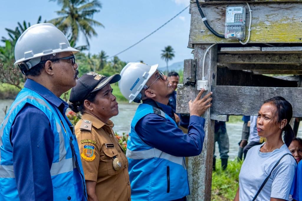 Tambah Lagi, Program Sambung Listrik Donasi Pegawai PLN Nyalakan 1.673 Rumah Keluarga Kurang Mampu