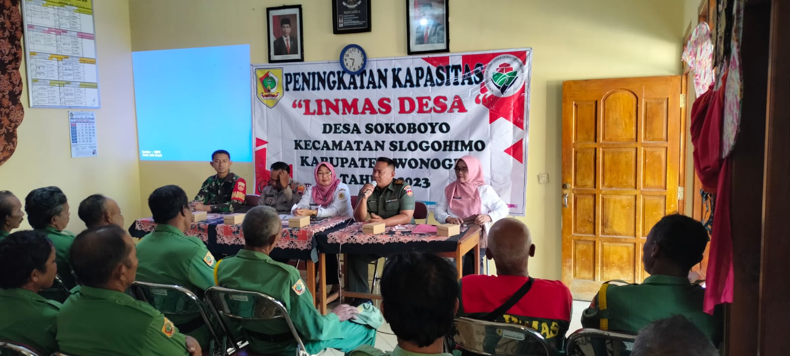 Tampil Sebagai Narasumber, Danramil Ajak Linmas Untuk Tingkatkan Kedisiplinan Dan Lapor Cepat Perkembangan Situasi Di Desanya