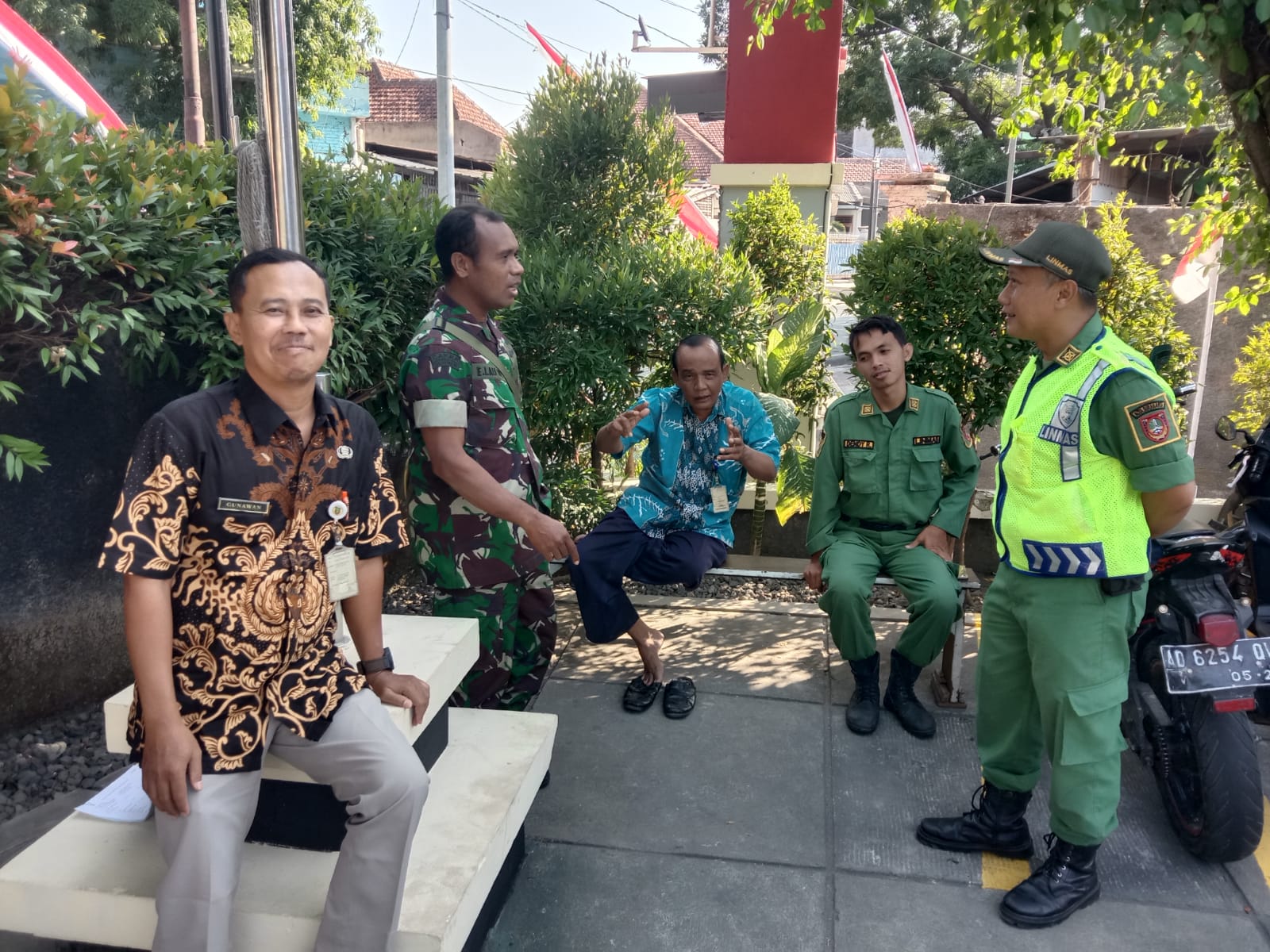 Tingkatkan Soliditas,Babinsa Kelurahan Jagalan Intensifkan Komsos Dengan Perangkat Kelurahan