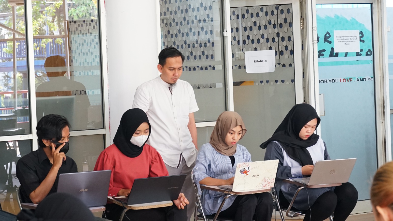 Untuk Mencapai Target Usaha, Kepala UPT ICCA IIB Darmajaya Berikan Pelatihan Tenant P2MW