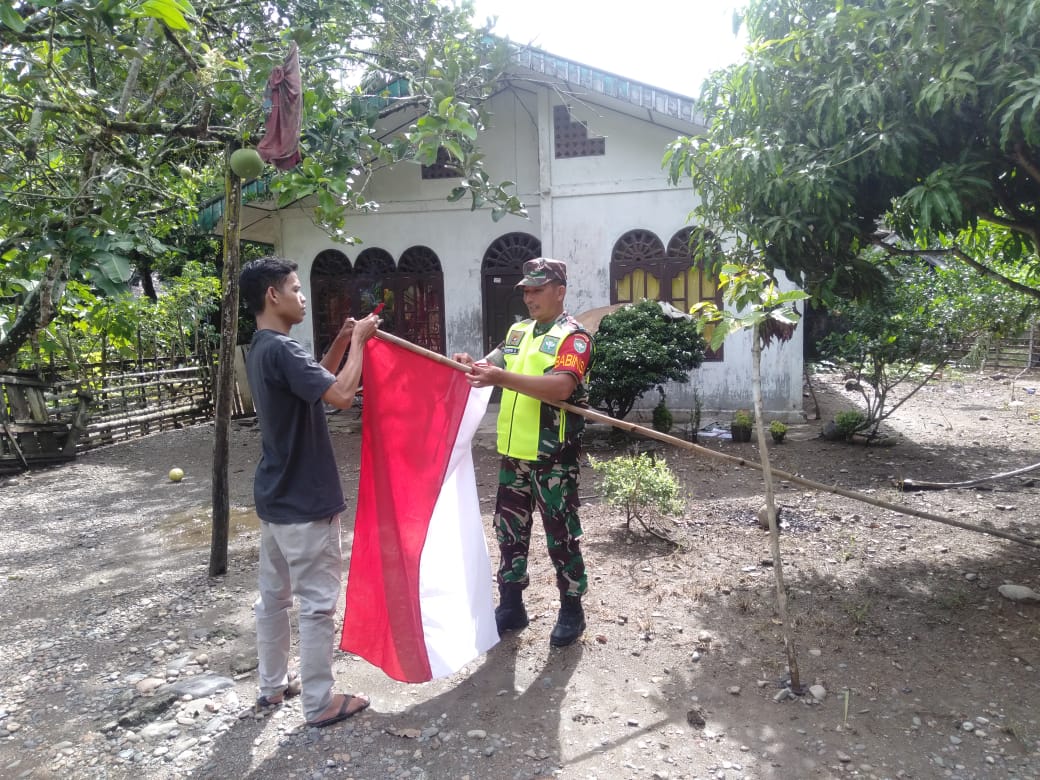 Sambut HUT RI Ke - 78, Babinsa Koramil 10/WB Masif Patroli Dan Sosialisasi Imbau Warga Binaan Pasang Bendera Di Depan Rumah Satu Bulan Penuh