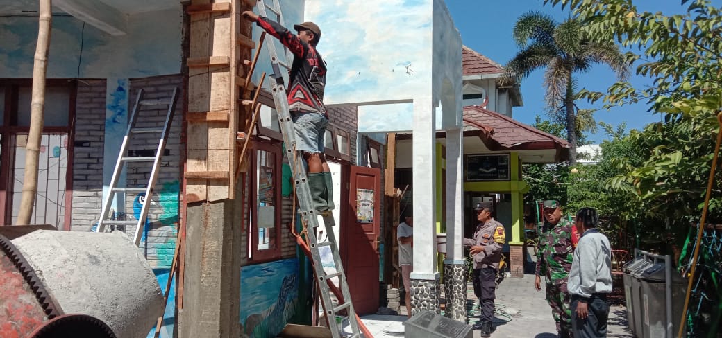 Wujudkan Keamanan Babinsa Bersama Bhabinkamtibmas Laksanakan Patroli Cek Renovasi Taman Cerdas