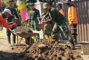 Yakinkan Pembangun Saluran Air Selesai Tepat Waktu, Personel Satgas KBD Tahap VII Koramil 02/Banjarsari Pergencar Pengerjaannya