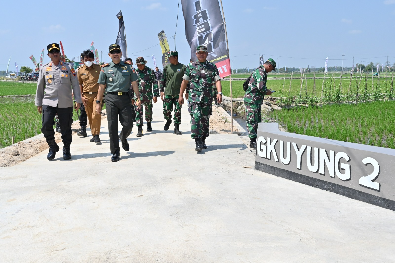 Dandim 0726/Sukoharjo Bersama Kapolres Cek Langsung TMMD Di Desa Karawangwuni Polokarto