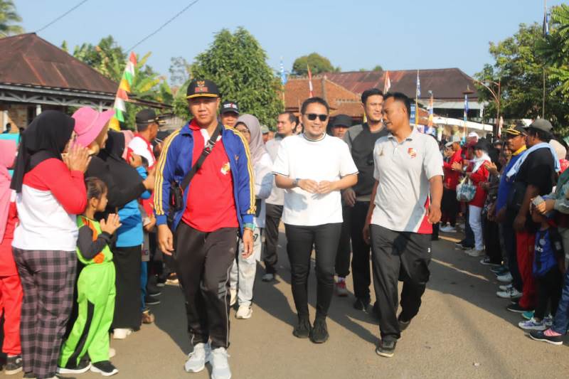 Ardian Saputra Ramaikan Jalan Sehat dan Senam Masal di Kecamatan Tanjung Raja