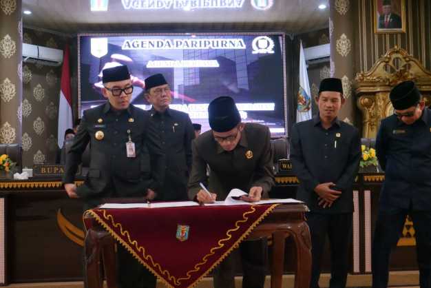 DPRD Way Kanan Gelar Paripurna Pengesahan APBDP 2023