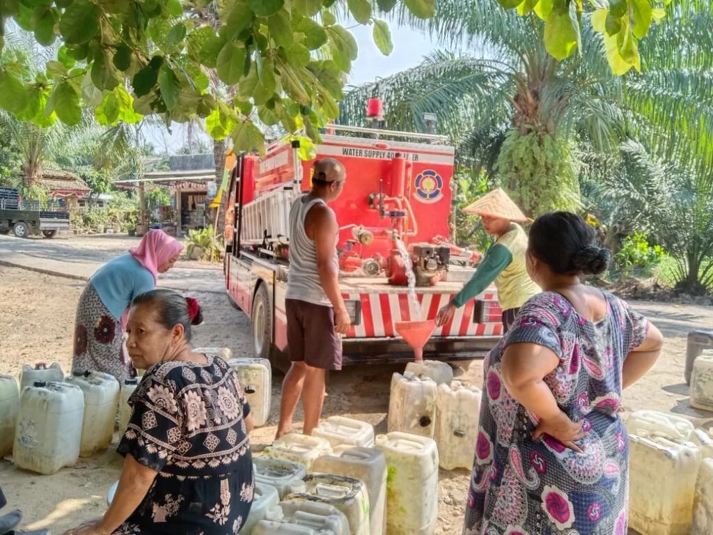 Damkarmat Kabupaten Lampung Selatan kembali Mendistribusikan Air Bersih Untuk Warga Yang Terdampak kemarau