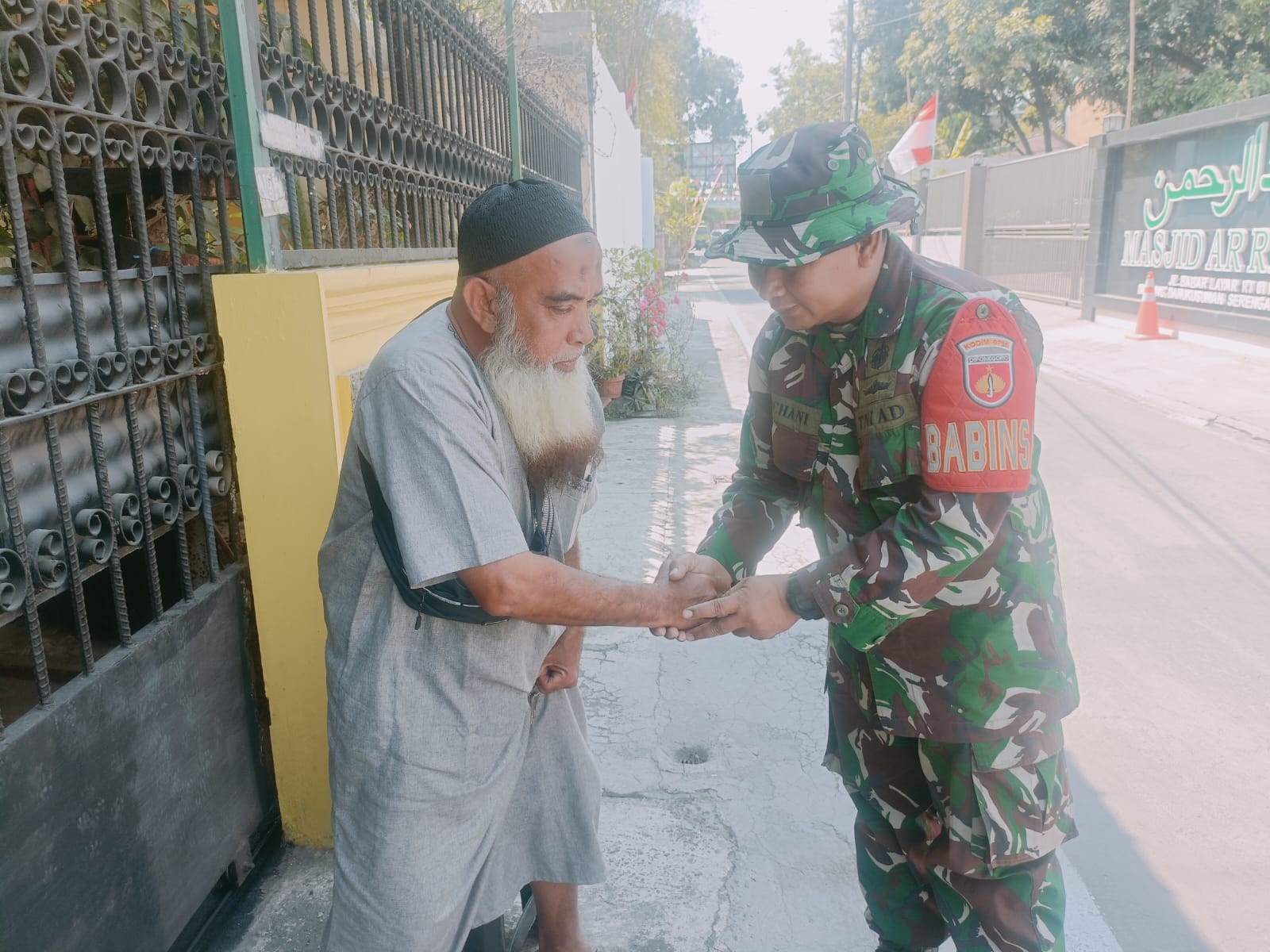 Datangi Kenali dan Sayangi, Cara Babinsa Danukusuman Pembinaan Teritorial di Wilayah