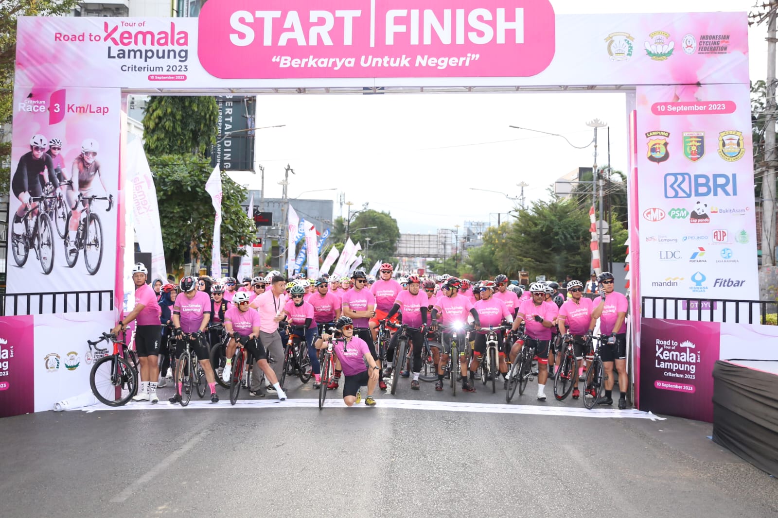 Gubernur Arinal dan Ibu Riana Hadiri Tour of Road to Kemala Lampung Seri 4 yang Dilepas Langsung oleh Ketua Umum Bhayangkari Juliati Sigit Prabowo