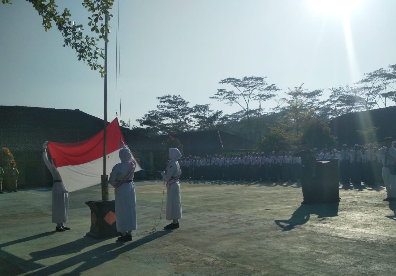 Jabat Pembina Upacara, Ini Yang Disampaikan Kapten Inf Tono Kepada Siswa-siswi SMAN 1 Girimarto