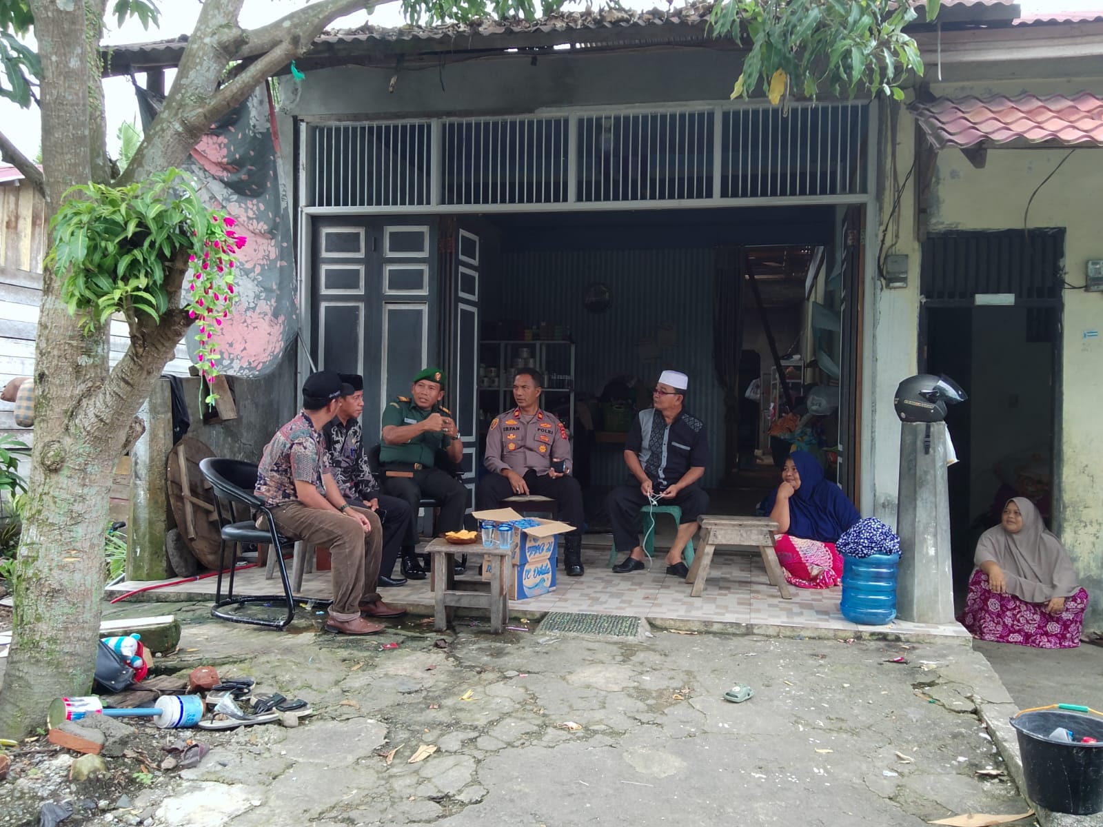 Danramil 07/Johan Pahlawan Bersama Muspika Kunjungi Warga Yang Terkena Musibah Bencana Alam Angin Puting Beliung