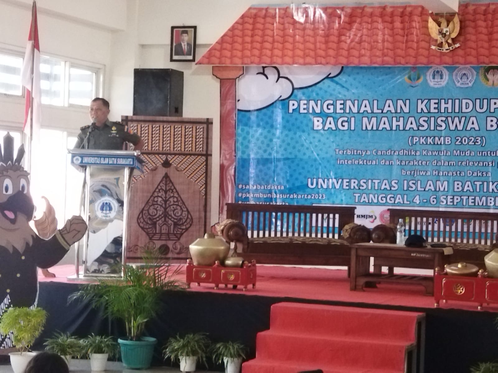 Kasdim 0735/Surakarta Berikan Materi Wawasan Kebangsaan Dan Bela Negara Kepada Mahasiswa Baru Uniba