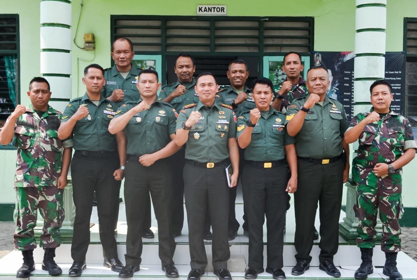 Kunjungi Koramil Jajaran, Dandim Bojonegoro : Babinsa Harus Berbuat yang Terbaik untuk Warga diwilayah Binaan