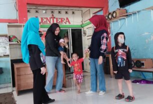 Peduli Yatim Piatu, Ketua Persit Kartika Chandra Kirana Cabang L Kodim Surakarta Berikan Bantuan Ke Yayanan Lentera Jebres