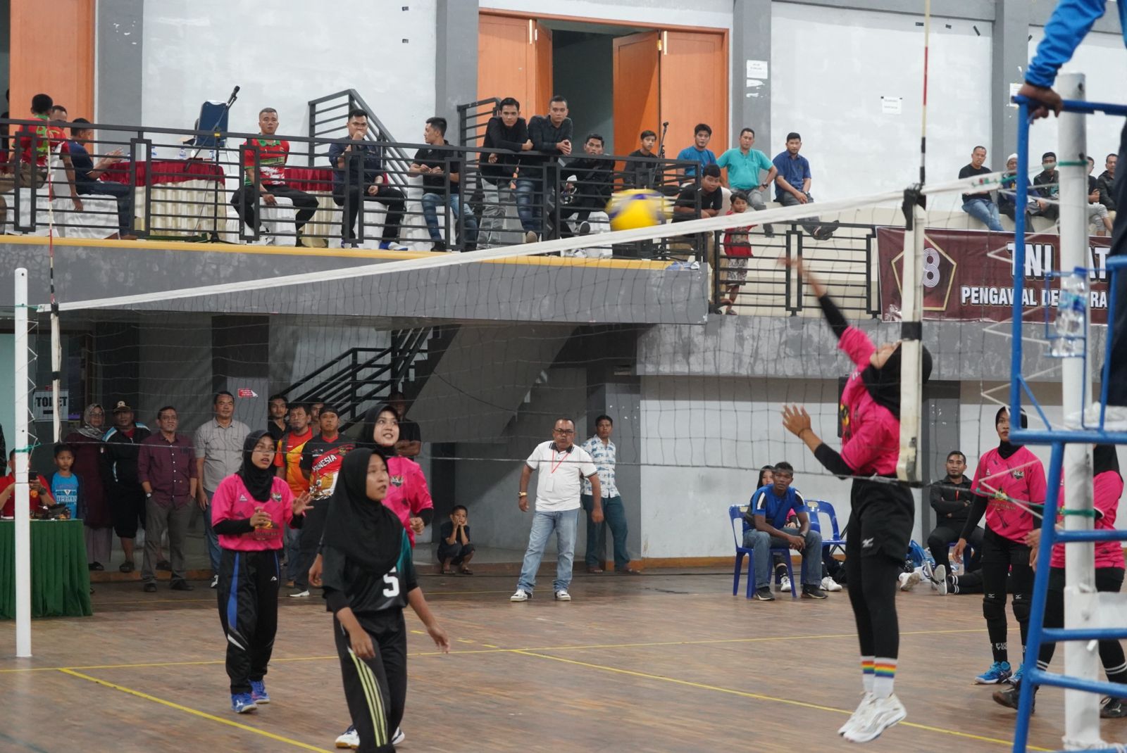 Sebanyak 32 Tim Putra - Putri Meriahkan Turnamen Volley Ball Memperebutkan Piala Dandim Cup 0105/Abar