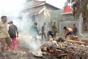 Semangat Warga Bantu Satgas TMMD Kodim Way Kanan