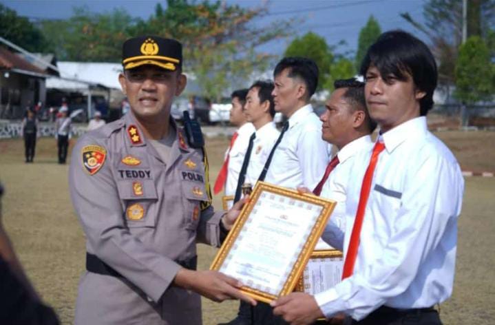 Ungkap kasus menonjol, Kapolres Lampura berikan penghargaan kepada 32 Personel
