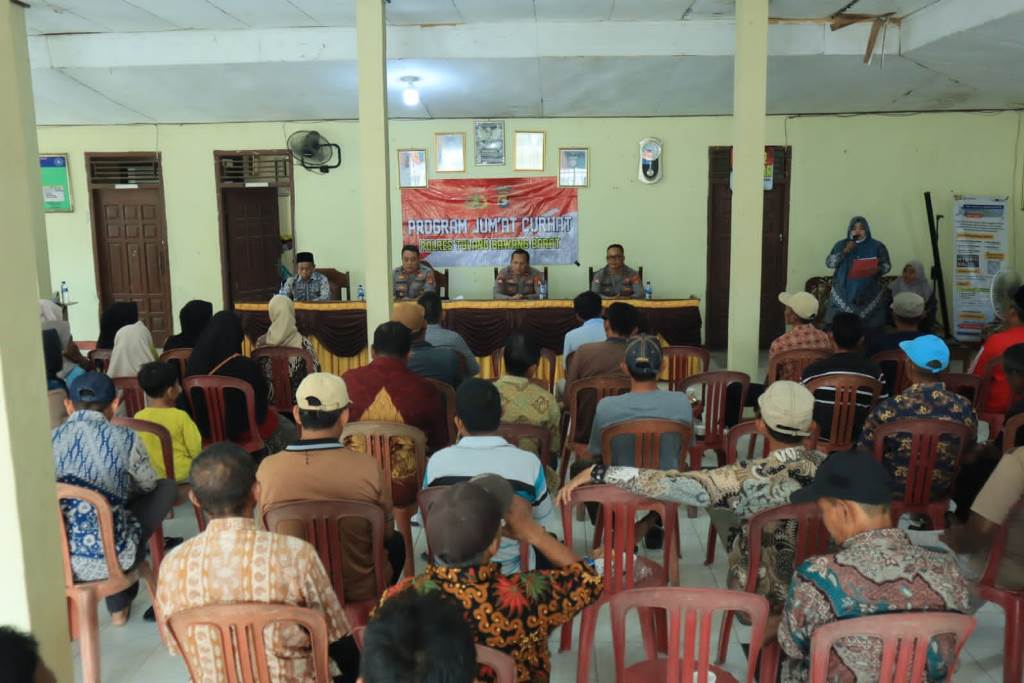 Wakili Kapolres, Kapolsek Tulang Bawang tengah Dengarkan Langsung Curhatan Warga Terkait Kamtibmas.