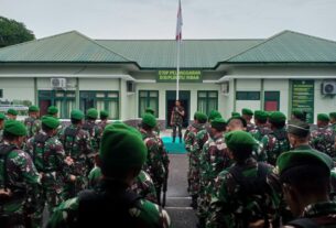 Usai Melaksanakan Upacara Bendera Rutin Setiap Senin, Dandim 0105/Abar Mengambil Jam Komandan