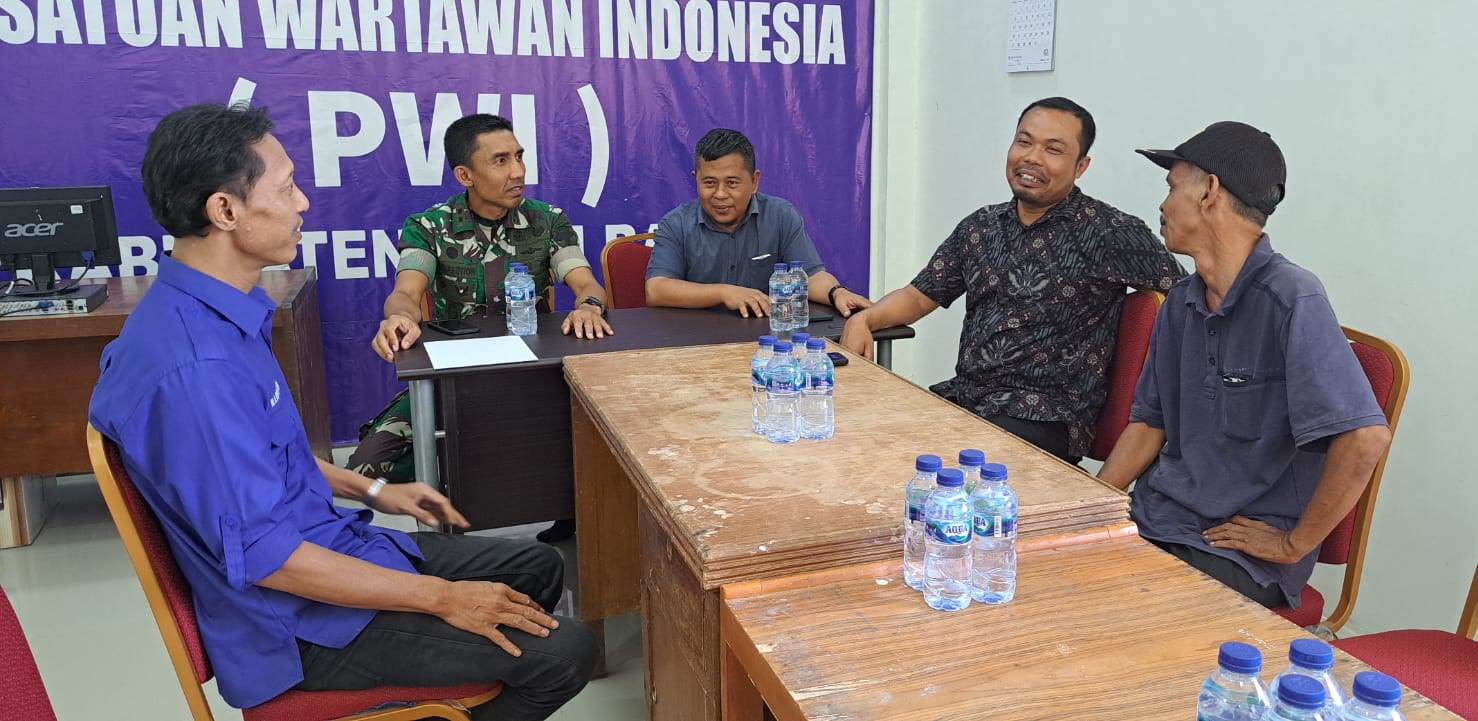 Dandim 0105/Abar Sambangi Kantor PWI Aceh Barat Membahas Isu Ekonomi Hingga Pertanian