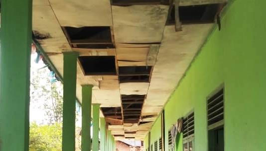 Atap Sekolah Bocor Sejumlah Siswa SDN 2 Tumijajar Tubaba Mengeluh