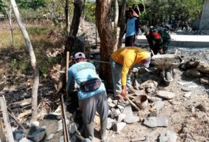 Bangun Talud, Babinsa Aktifkan Saluran Irigasi Di Desa Kalimacan