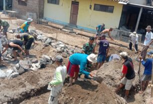 Babinsa Koramil Banyudono Ikut gotong Royong Pembangunan Mushola