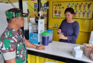 Babinsa hadir di tengah Masyarakat untuk pendamping Pelaku UMKM.