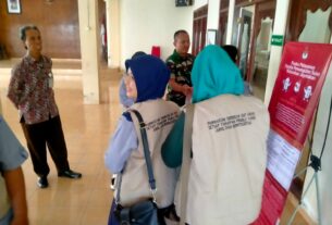 Bati Wanwil Bersama Babinsa Dampingi Panwascam Pemilu 2024 Di Kelurahan Joyotakan