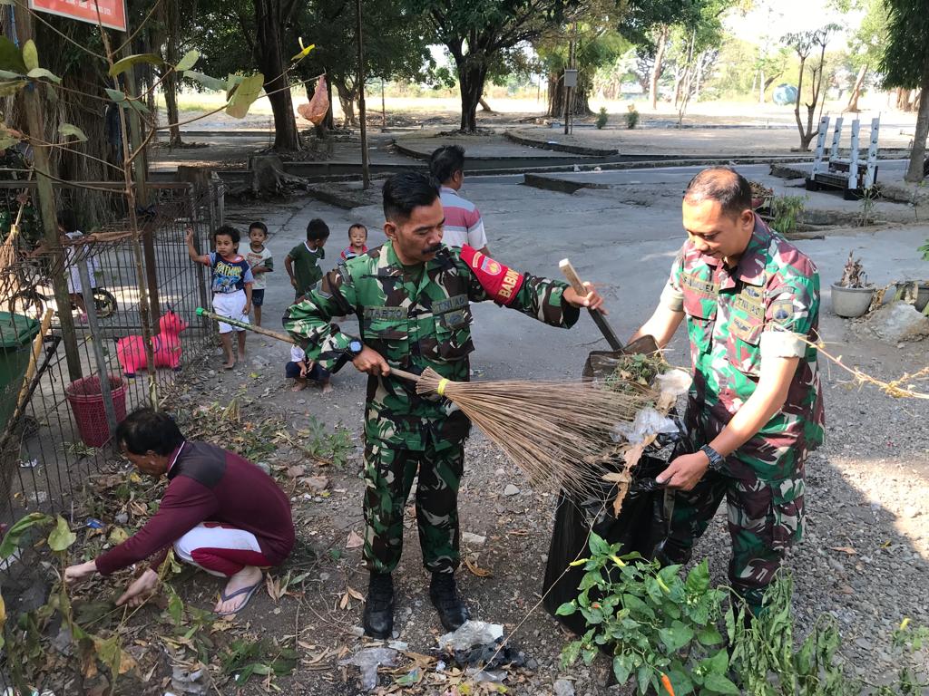 Jum’at Bersih, Danramil 04/Jebres Bersama Anggota Kerja Bakti Di Yayasan Lentera