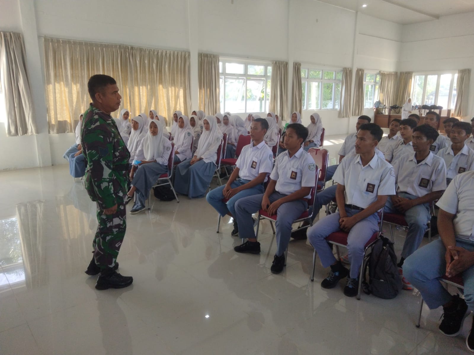 Ciptakan Kesadaran Bela Negara, Batih Tuud Koramil 07/JP Kupas Materi Wawasan Kebangsaan Dihadapan Pelajar SMKN 2 Meulaboh