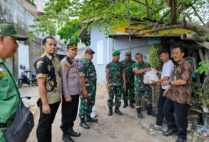 Sambut HUT ke 78 TNI dan HUT ke 73 Kodam IV/Dip, Koramil 03/Serengan Gandeng Muspika Bagikan Sembako.