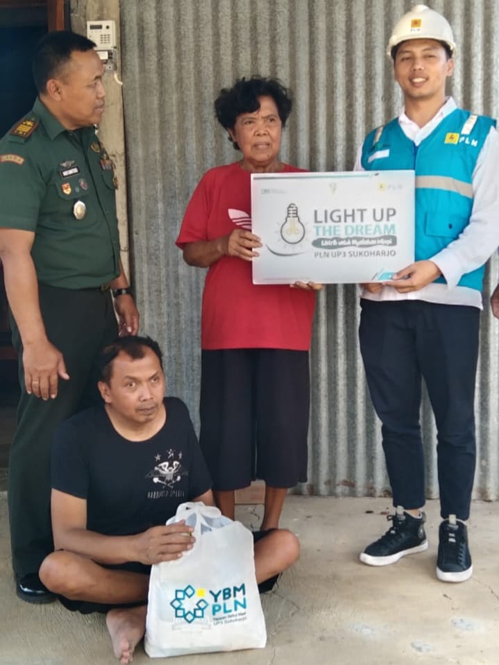 Gandeng PT. PLN Cabang Wonogiri, Koramil 11/Manyaran Wujudkan Mimpi Warga Mempunyai Jaringan Listrik