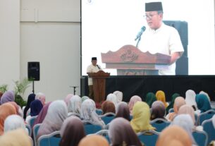 Gubernur Arinal dan Ibu Riana Bersama Ribuan Masyarakat Hadiri Pengajian Akbar Pemerintah Provinsi Lampung di UIN Raden Intan Lampung