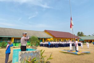 Jadi Pembina Upacara di SMP Negeri 1 Banjar Baru, Ini Pesan Kasat Lantas Polres Tulang Bawang