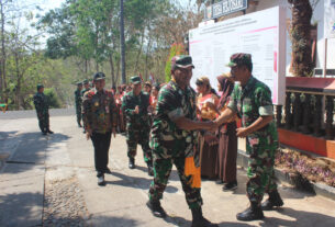Kedatangan Brigjen TNI Budi Kusworo Di Rejosari, Disambut Dengan Pengalungan Selendang Wonogiren