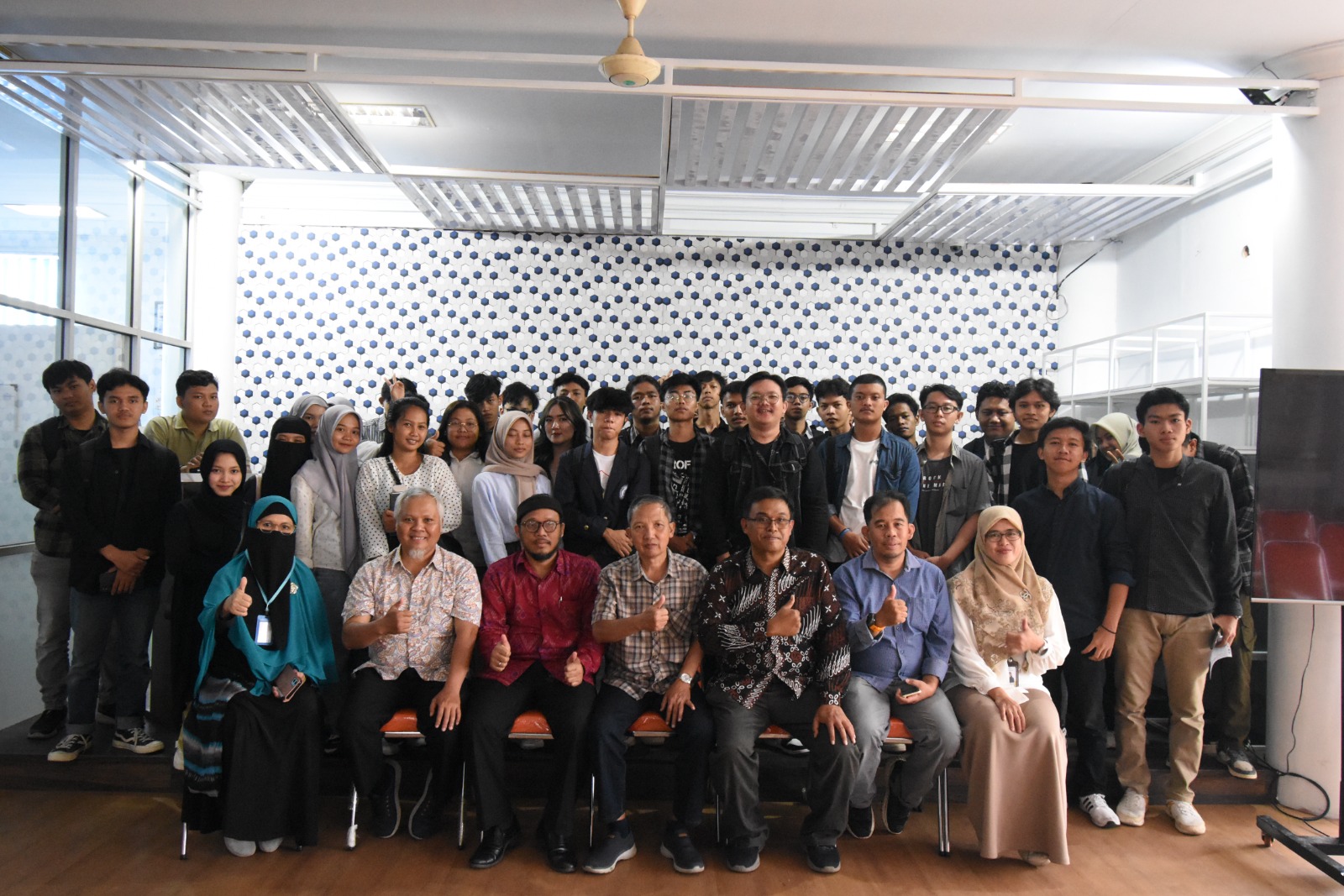 Kuliah Umum IIB Darmajaya-UPN Veteran Yogyakarta: Data Science dan IoT Permudah Pengembangan Bisnis