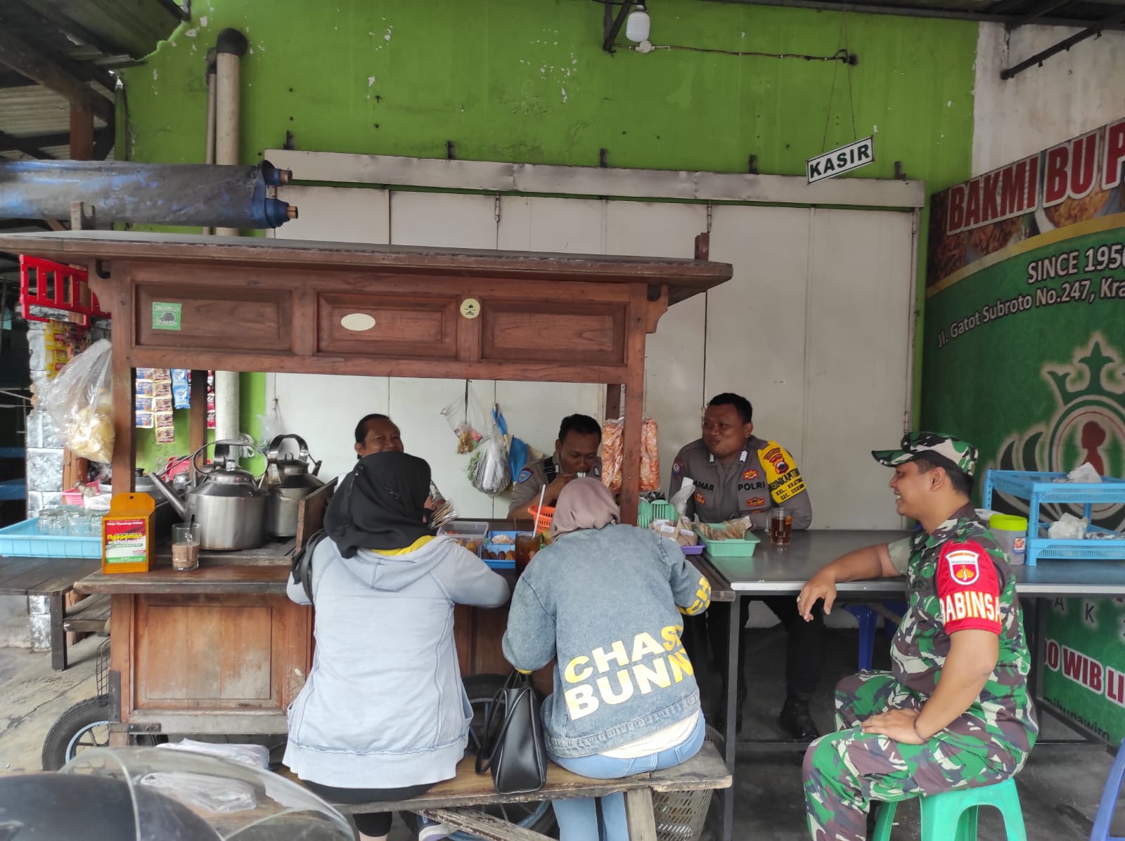 Pedagang Kaki Lima Jadi Sarana Komsosnya Babinsa Kratonan