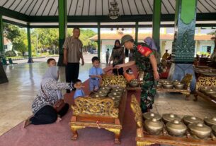 Peduli Terhadap Pendidikan, Babinsa Kepatihan Wetan Berikan Motivasi Dan Semangat Belajar Kepada Anak-anak PAUD