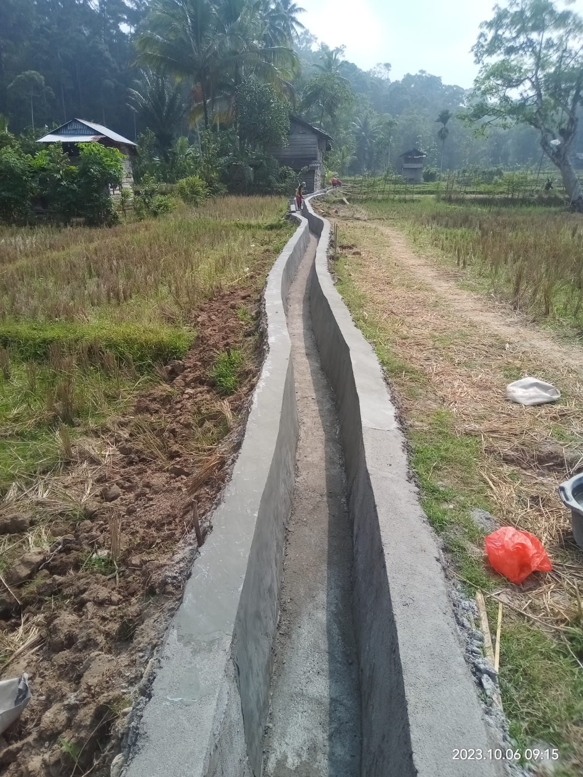 Pembangunan irigasi di pekon labuhan mandi gunung Kemala.