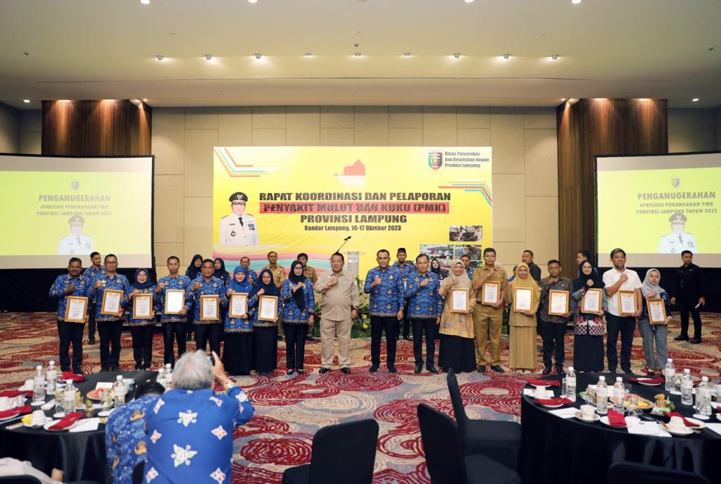 Pemkab Tubaba Terima Dua Penghargaan dari Gubernur Lampung Terakit Penanganan PMK