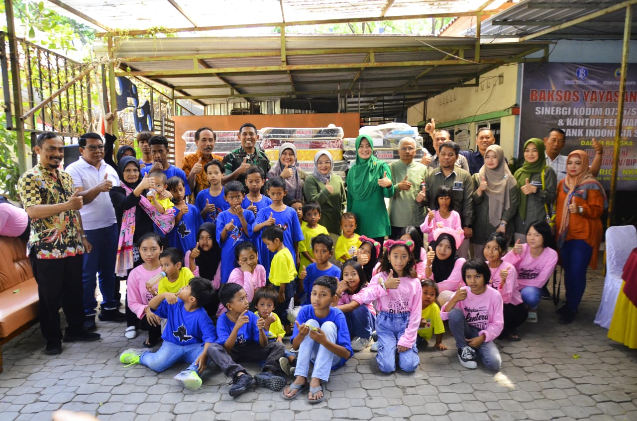 Peringati HUT Ke-78 TNI Dan HUT Ke-73 Kodam IV/Dip, Kodim 0735/Surakarta Gelar Baksos di Yayasan Lentera