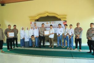 Polres Tulang Bawang Barat Laksanakan Polri Peduli Literasi Distribusi Buku Sampai Pelosok Nusantara.