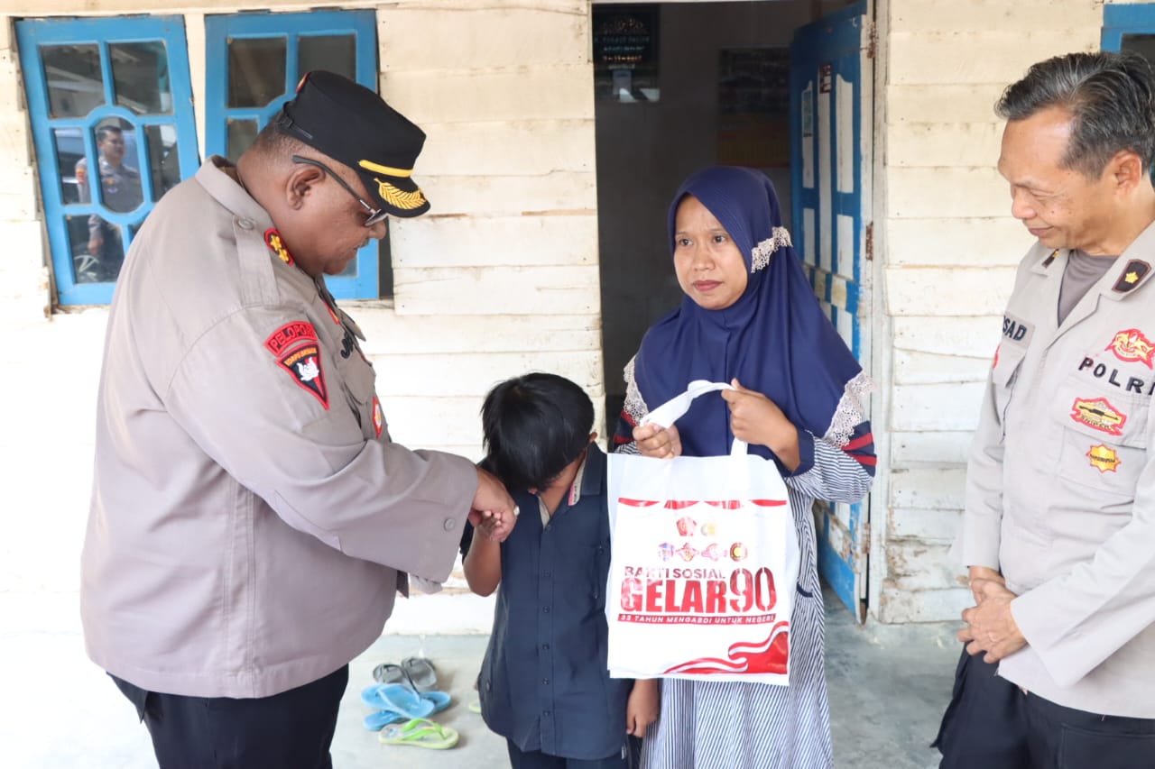 Polres Tulang Bawang Laksanakan Baksos Gelar 90, AKBP Jibrael: Ratusan Paket Dibagikan Secara Gratis