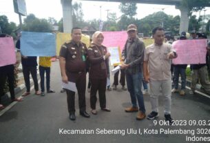 Puluhan Massa SMB Aksi di Kajati Sumsel Terkait Dugaan Penyimpangan Dana Publikasi Mitra Desa