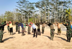 Sebelum Melaksanakan Aktifitas, Anggota Satgas Senam Pagi Bersama Warga Dilokasi TMMD