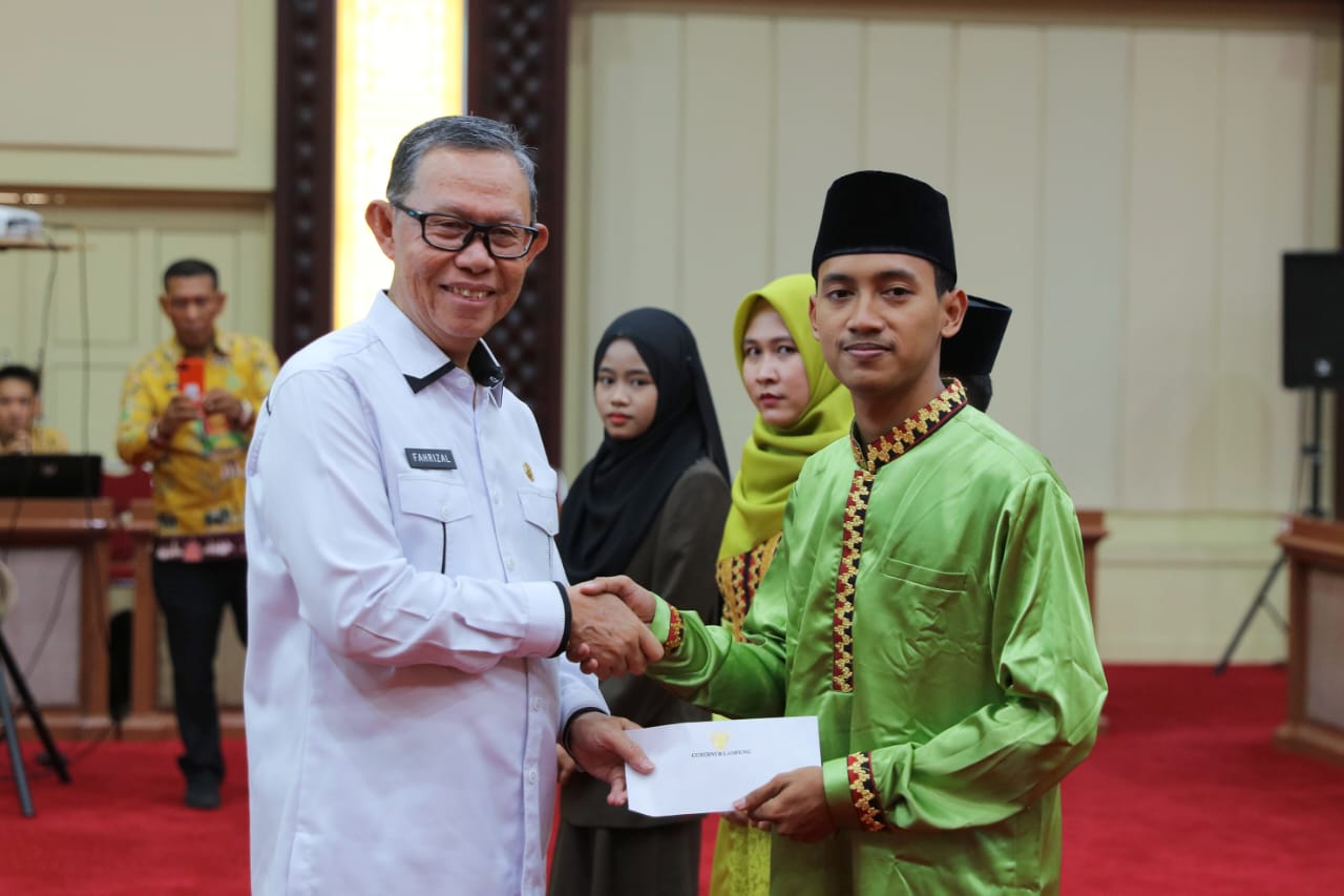 Sekdaprov Fahrizal Lepas Kafilah Lampung Ikuti Seleksi Tilawatil Qur'an dan Hadist Tingkat Nasional ke- 27 Tahun 2023 di Provinsi Jambi