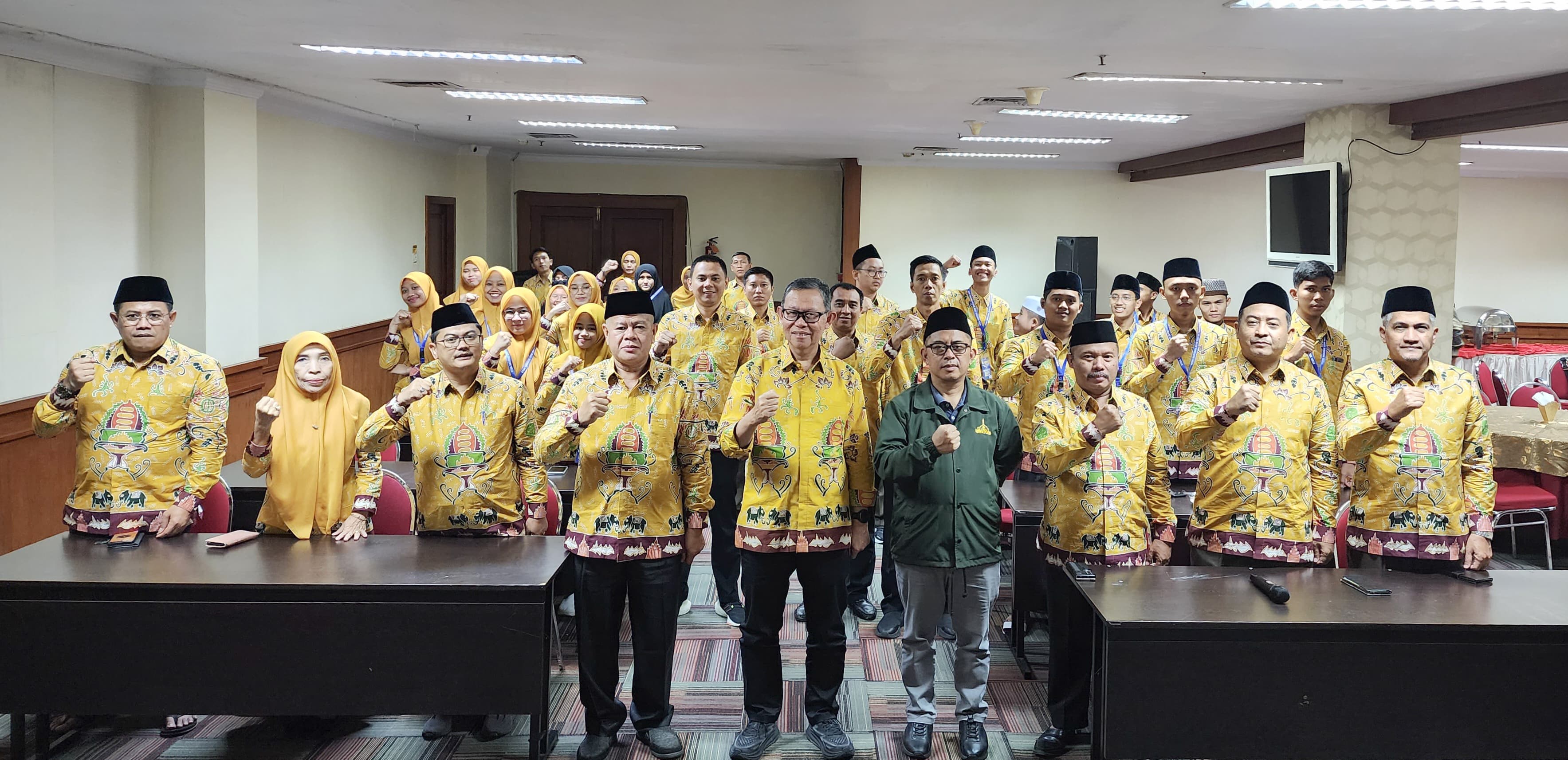 Sekdaprov Fahrizal Motivasi Kafilah Lampung Peserta STQH ke-27 di Provinsi Jambi untuk Berjuang Maksimal Meraih Prestasi Terbaik