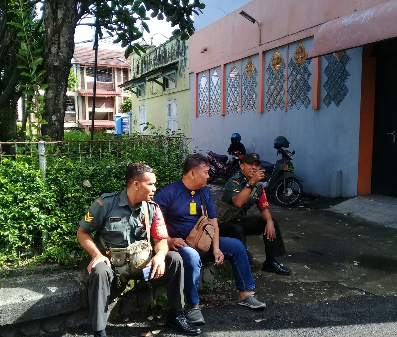 Sembari Komsos, Babinsa Keprabon Himbau Warga Antisipasi Bahaya Kebakaran