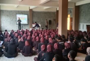 Tumbuhkan Rasa Cinta Tanah Air, Danramil 02/Banjarsari Berikan Materi Wasbang di SMK Mandala Bhakti Surakarta